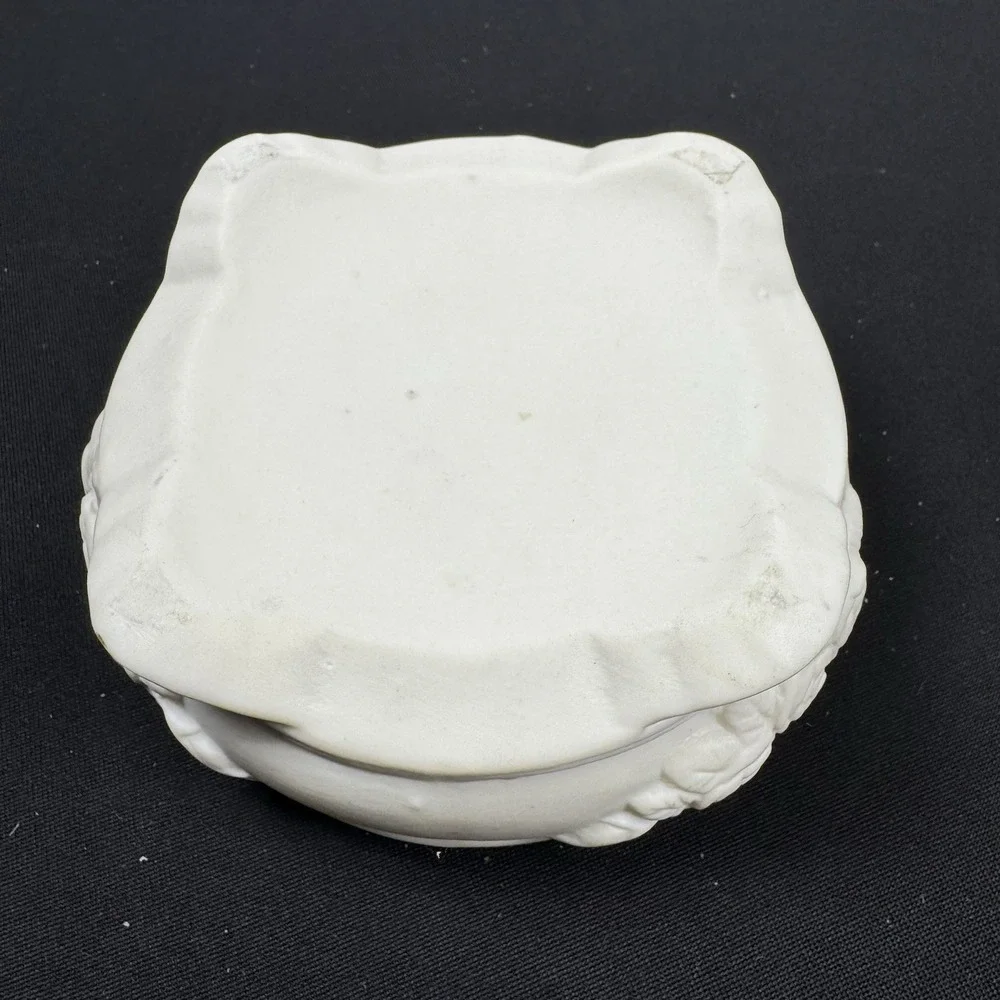 Vintage Trinket Dish White Bisque Cherubs‎ Jewelry with Ruffled Lid Angels Roses